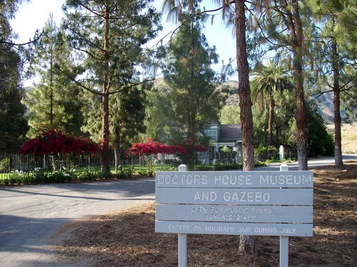 Sign marking the historic Doctor's House Museum and Gazebo