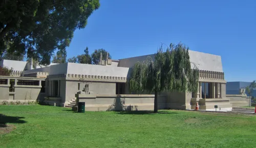 Hollyhock House sits gracefully on its hilltop location