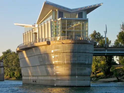 This modern pumping station in the shape of a dragonfly is connected to the park via a walkway