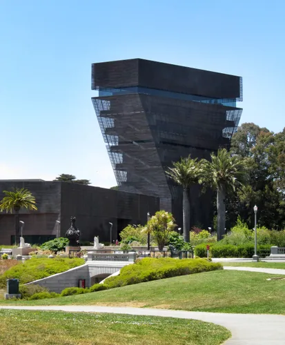 Hamon Observation Tower at the de Young Museum amid gardens