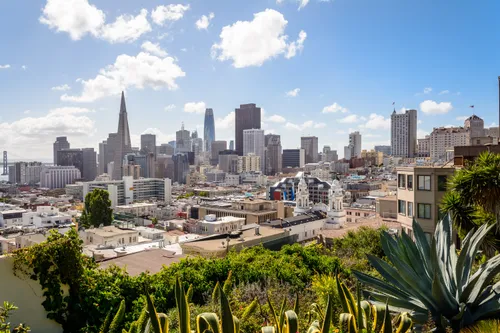 Panoramic view of downtown San Francisco and the Transamerica Pyramid
