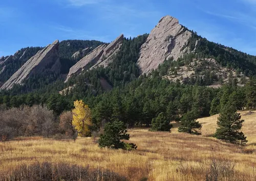 The area around the park delivers gorgeous mountain views