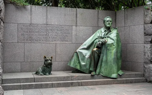 A bronze sculpture of FDR with his dog Fala at the Franklin Delano Roosevelt Memorial