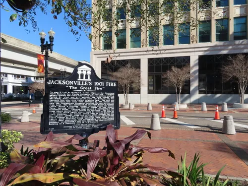 Historical marker describing Jacksonville's Great Fire in 1901
