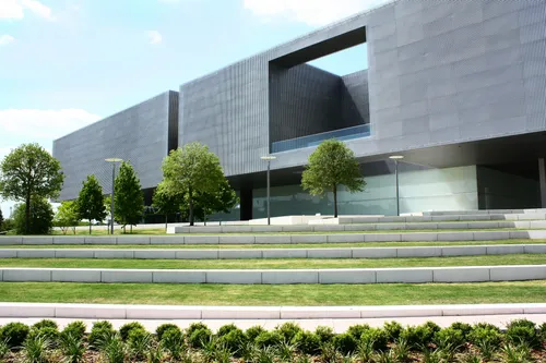 Tampa Museum of Art's modern architecture alongside landscaped grounds