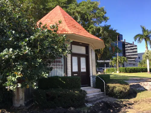 Small building on the park grounds