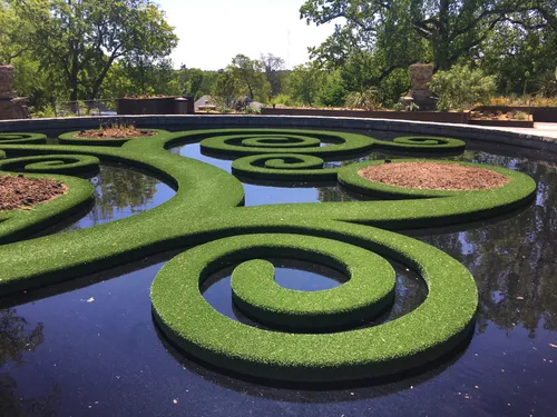 Green spiral patterns in the Aquatic Plant Pond