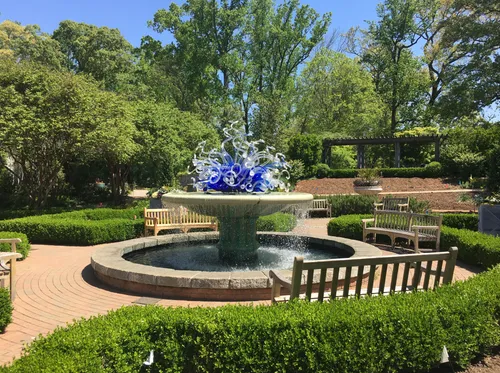 Parterre Fountain Installation showcases Chihuly's blue glass sculpture centerpiece