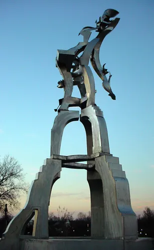 The sculpture Tower of Aspiration by Richard Hunt in evening light