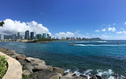 The Honolulu skyline and Diamond Head seen from the park's shoreline