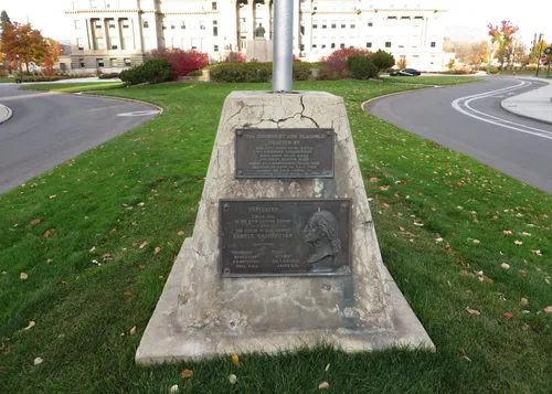 Commemorative plaque at the flagpole base dedicated to George Washington