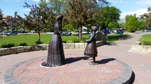 Bronze statues of Julia Davis and a pioneer girl in the memorial plaza