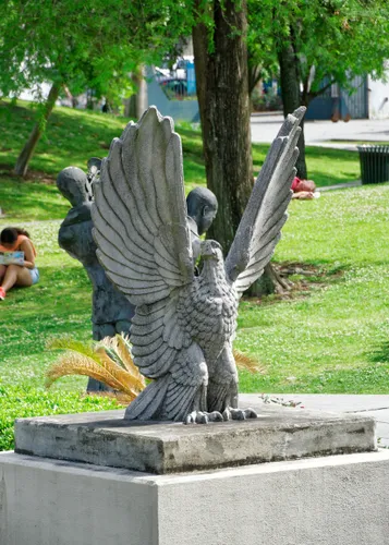 Eagle statue with green lawns behind