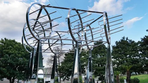 Ocean Song sculpture with metal rings by local artist John T. Scott.