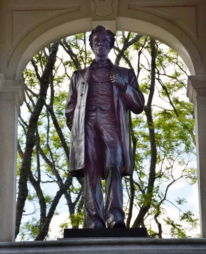 Bronze statue of Abraham Lincoln