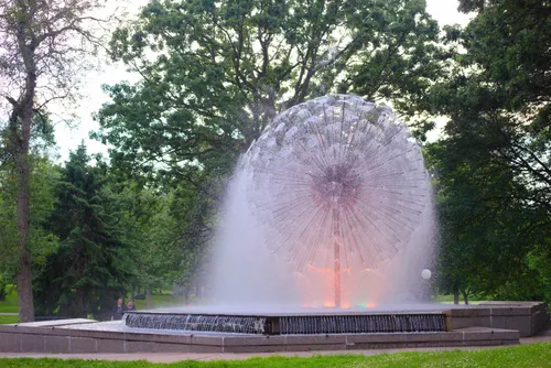 The Berger Fountain in full spray creating its signature dandelion silhouette