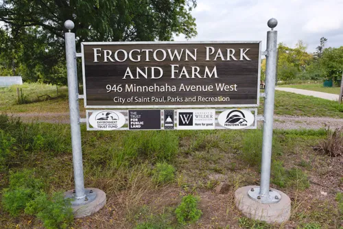 A park sign welcomes visitors to the grounds