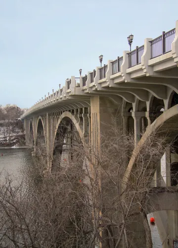 The Ford Parkway Bridge's concrete arches span the Mississippi River west of Gateway Park