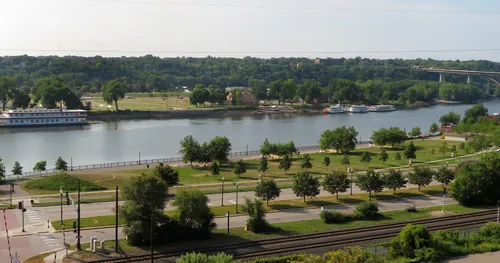 Scenic view of the Mississippi River flowing past the park