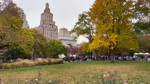 Fall foliage around the iconic Washington Square Arch