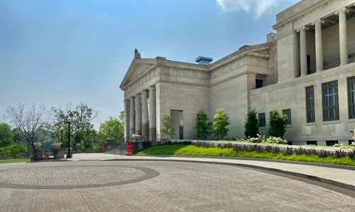 The Cincinnati Art Museum's neoclassical facade and grand entrance plaza