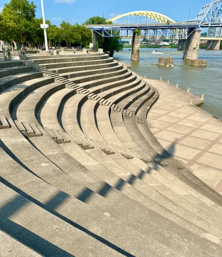 The curved Serpentine Wall provides amphitheater-like seating along the riverfront