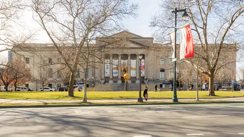 The Benjamin Franklin National Memorial is directly adjacent to the park
