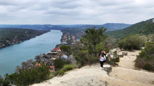 Rocky path leads visitors to Mount Bonnell's spectacular viewpoint