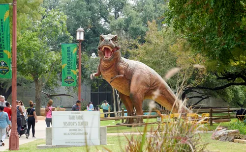 Life-sized dinosaur exhibit draws crowds at the Dinosaurs at the Lagoon