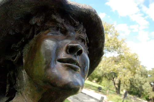 Closeup of the sculpture The Pioneer Boy by Jim Thomas