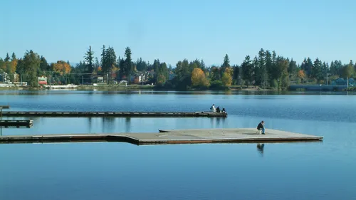 Floating docks extend into the calm waters of Silver Lake