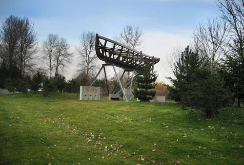 The wooden boat sculpture Paragon near the southern parking lot