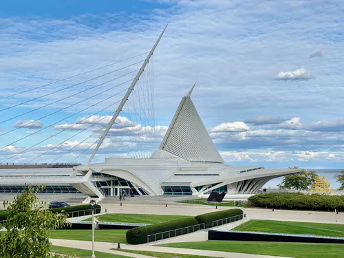 Milwaukee Art Museum's dramatic white architecture extends toward Lake Michigan